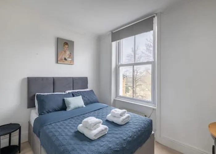 Stylish 2Br Chelsea Penthouse With Private Rooftop