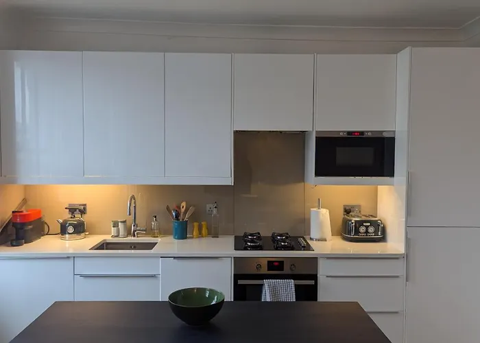 Stylish 2Br Chelsea Penthouse With Private Rooftop